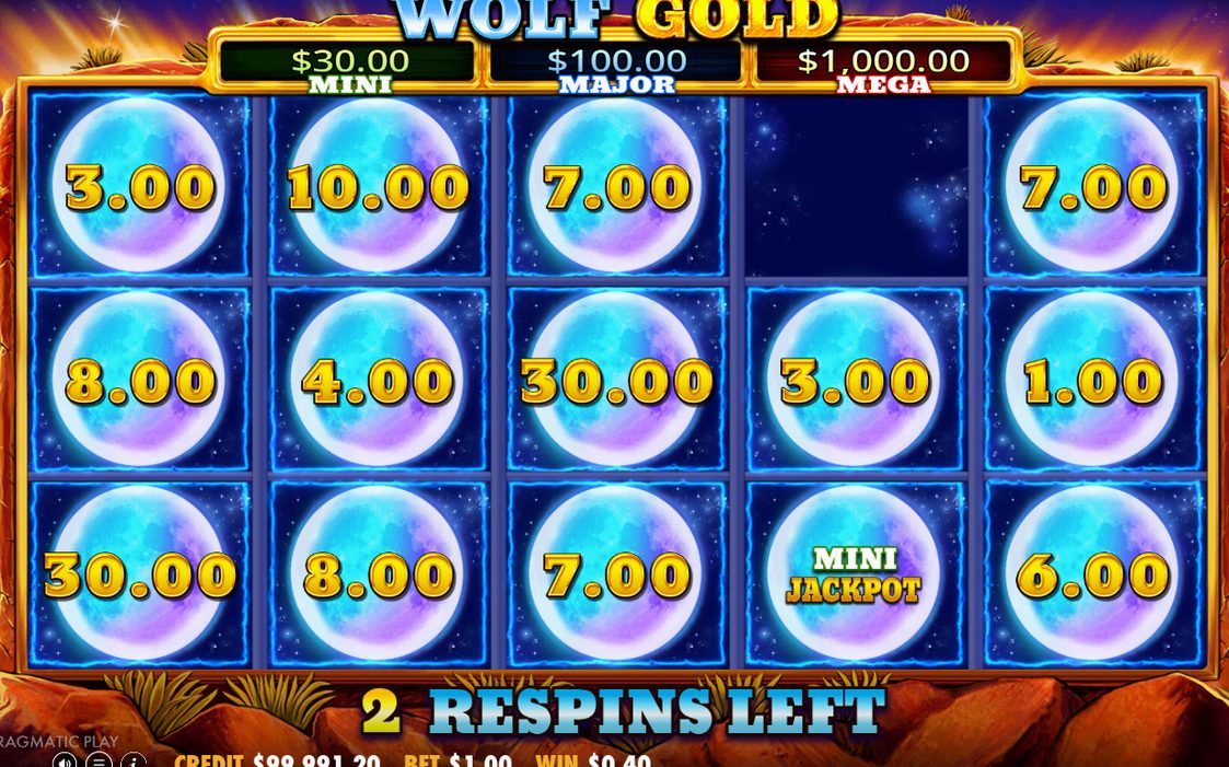 Free Spins, reels 2-3-4 spinning as one giant symbol